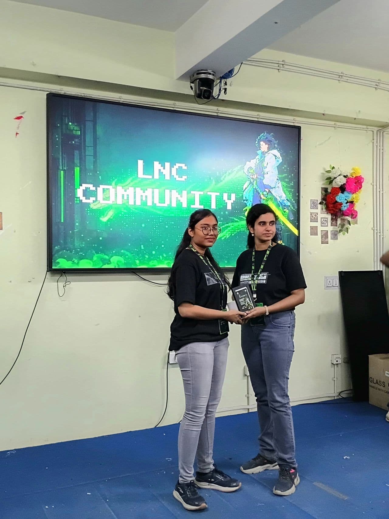 LNC community member presenting an award